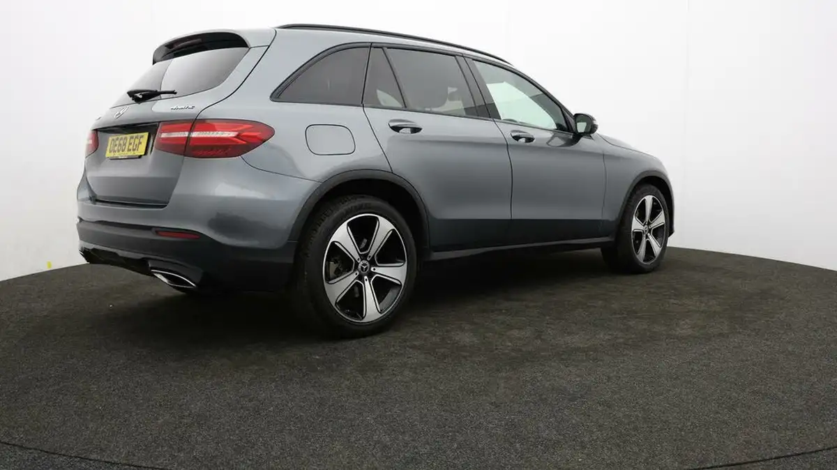 2018-mercedes-benz-glc-class-21d-glc220d-urban-edition-big-32