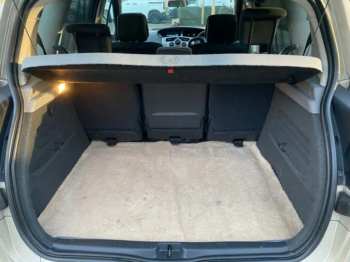 2008-renault-scenic-16-dynamique-big-38