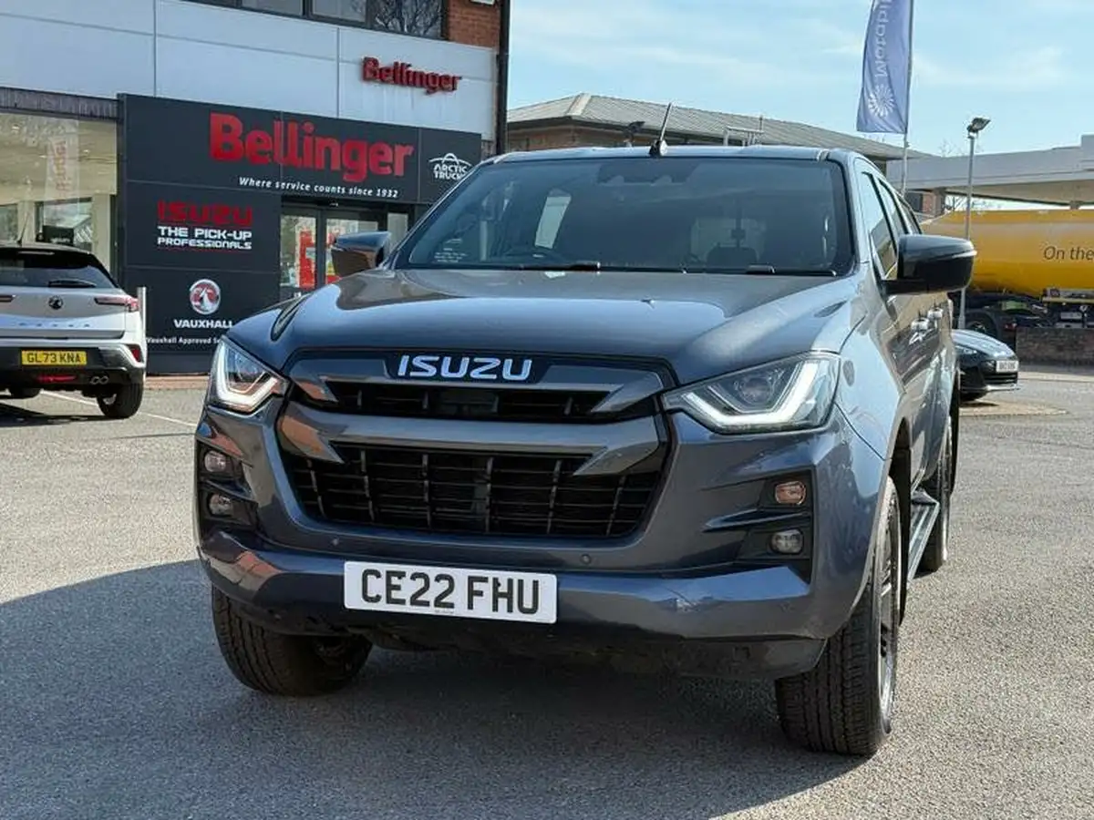 2022-isuzu-d-max-19td-v-cross-pickup-auto-big-6