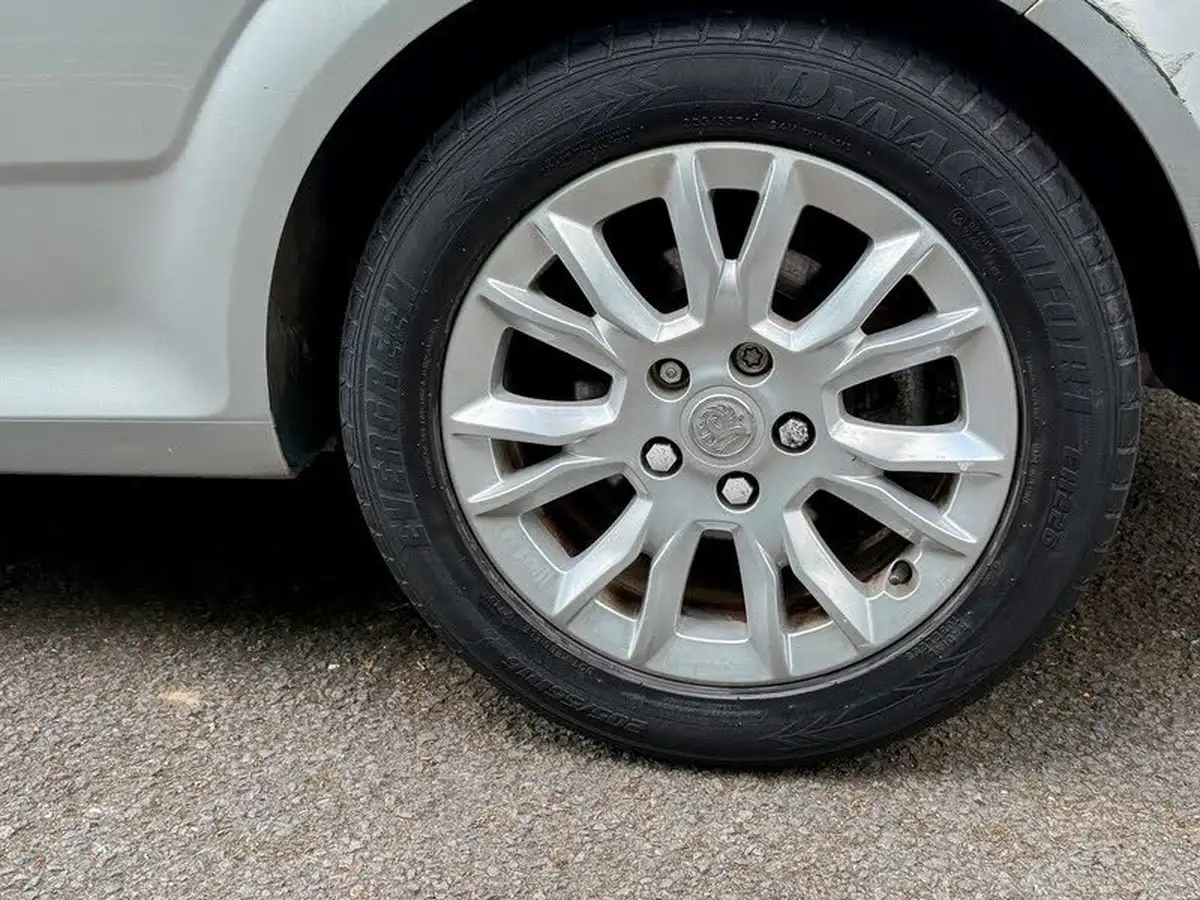 2011-vauxhall-astra-16-sri-16v-vvt-sport-hatch-3d-big-29