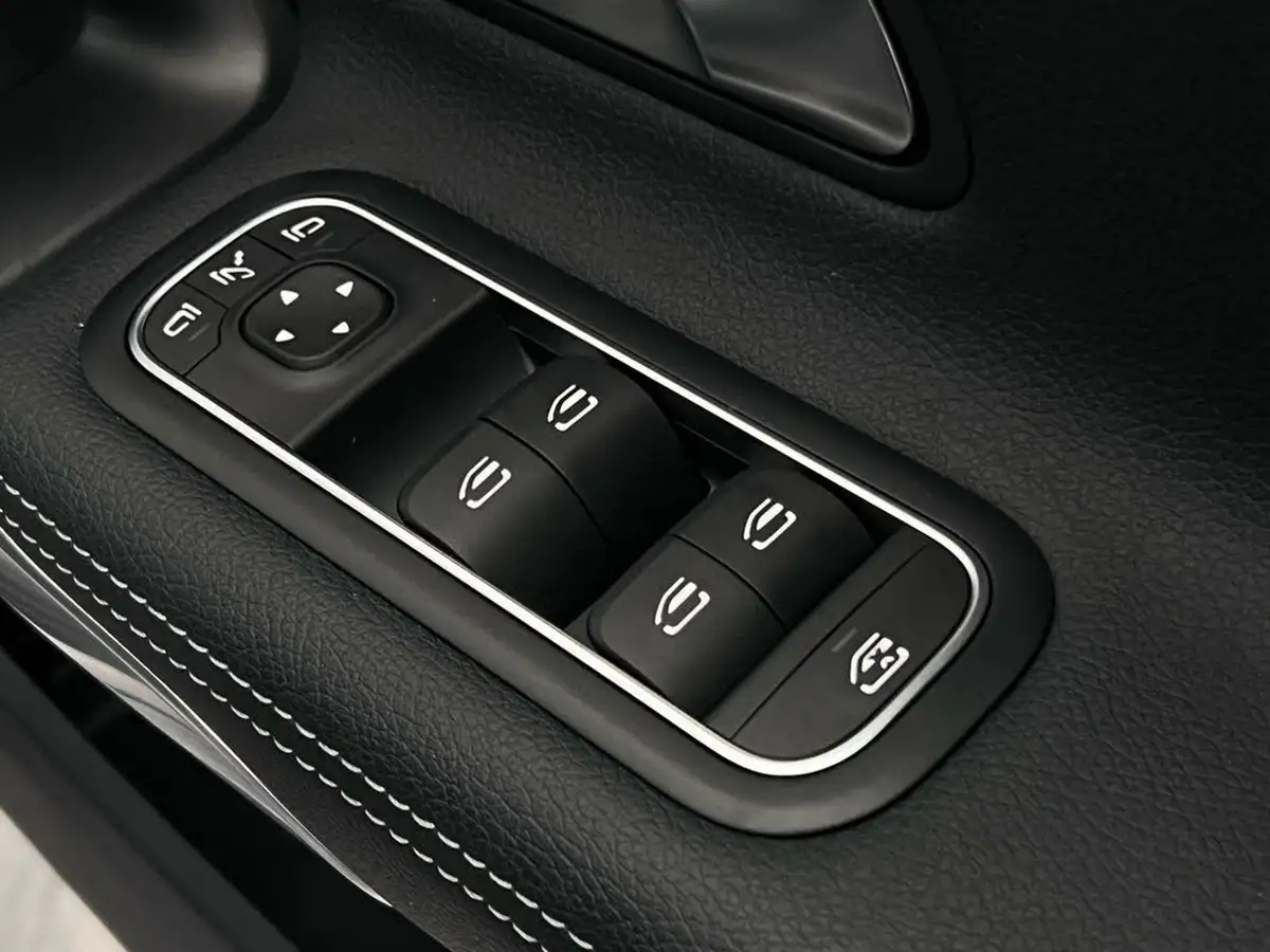 2021-mercedes-benz-cla-13-cla-200-amg-line-coupe-4d-big-27