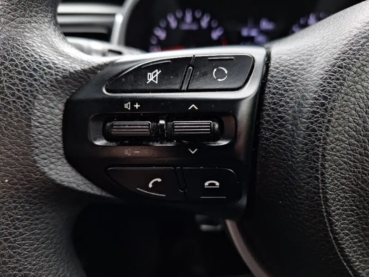 2017-kia-rio-125-1-83bhp-isg-5d-big-16