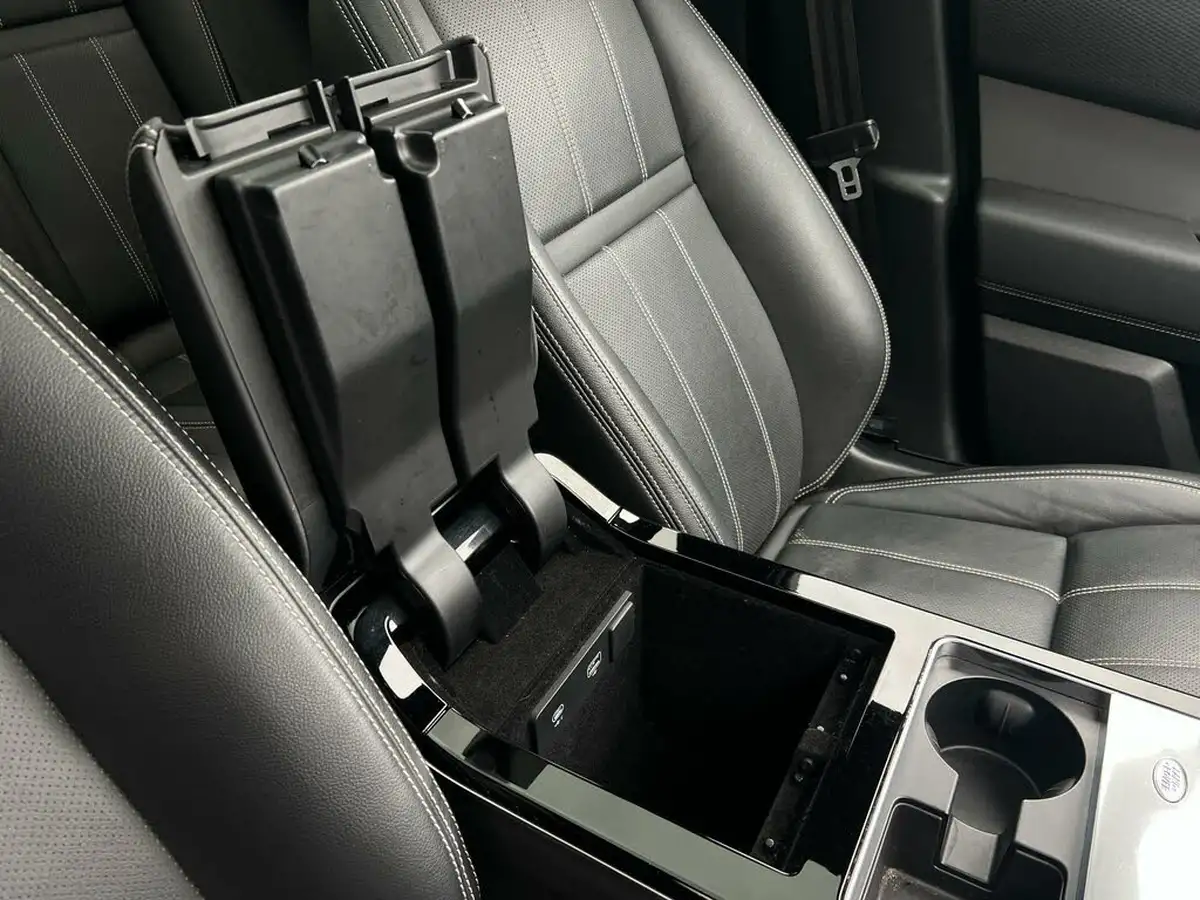 2022-land-rover-range-rover-velar-20-d200-velar-big-27