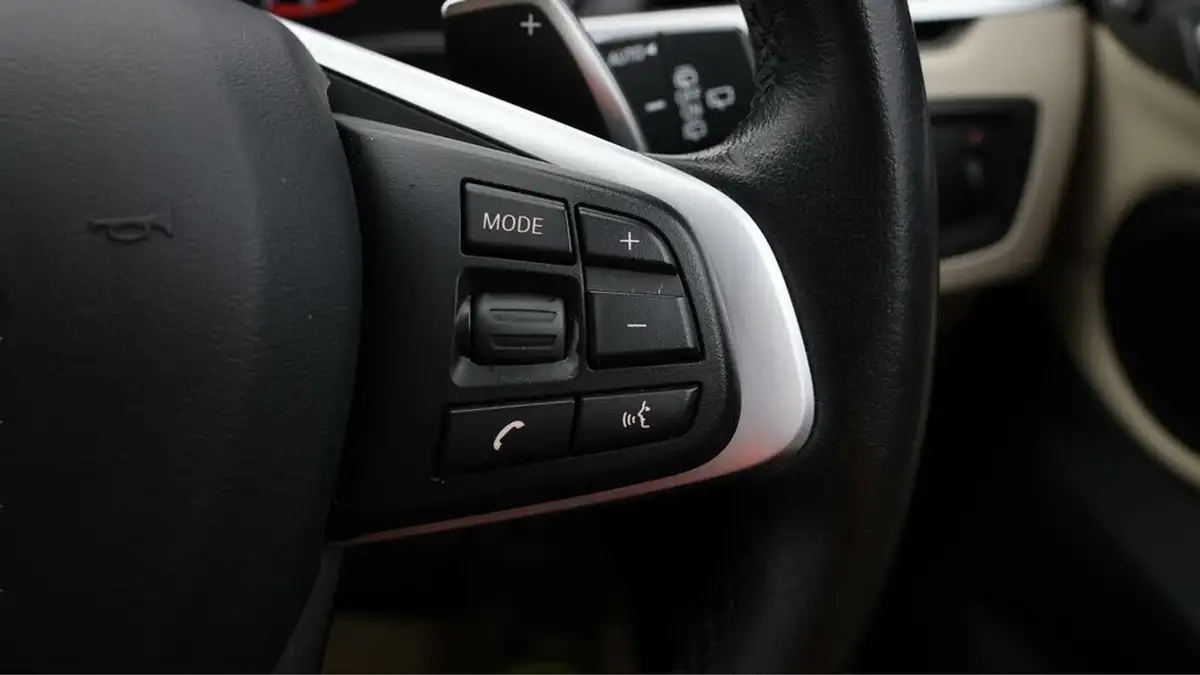 2019-bmw-x1-20-sdrive-20i-xline-sdrive-20i-big-22