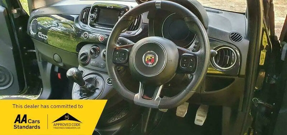 2018-abarth-595c-14-tjet-big-47