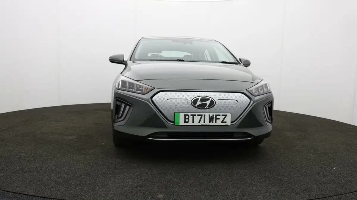 2022-hyundai-ioniq-e-premium-electric-big-52