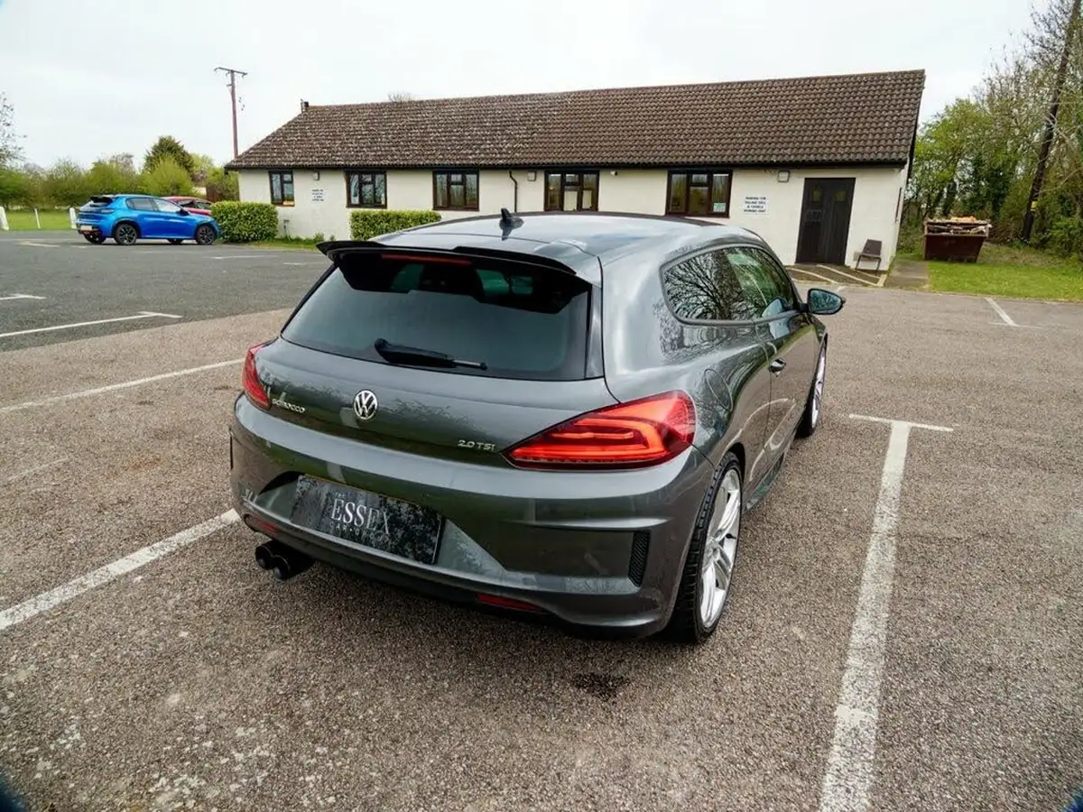 2016-volkswagen-scirocco-20-tsi-r-line-big-20