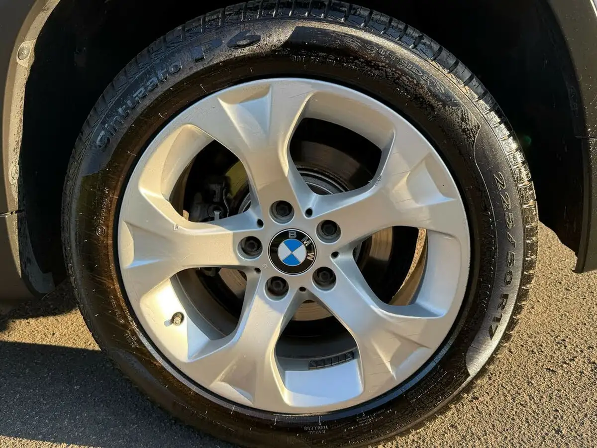 2013-bmw-x1-big-21