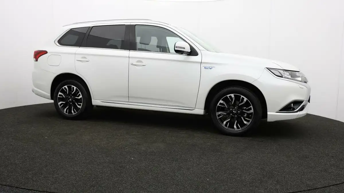 2017-mitsubishi-outlander-20-4h-phev-big-41