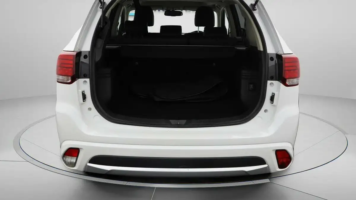 2017-mitsubishi-outlander-20-4h-phev-big-17