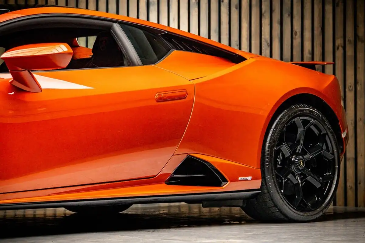 2023-lamborghini-huracan-52-tecnica-big-15