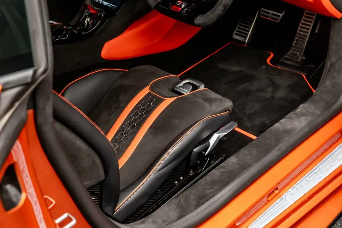 2023-lamborghini-huracan-52-tecnica-big-39