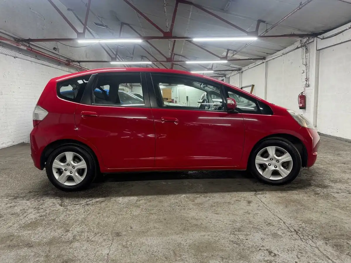 2010-honda-jazz-14-es-big-48