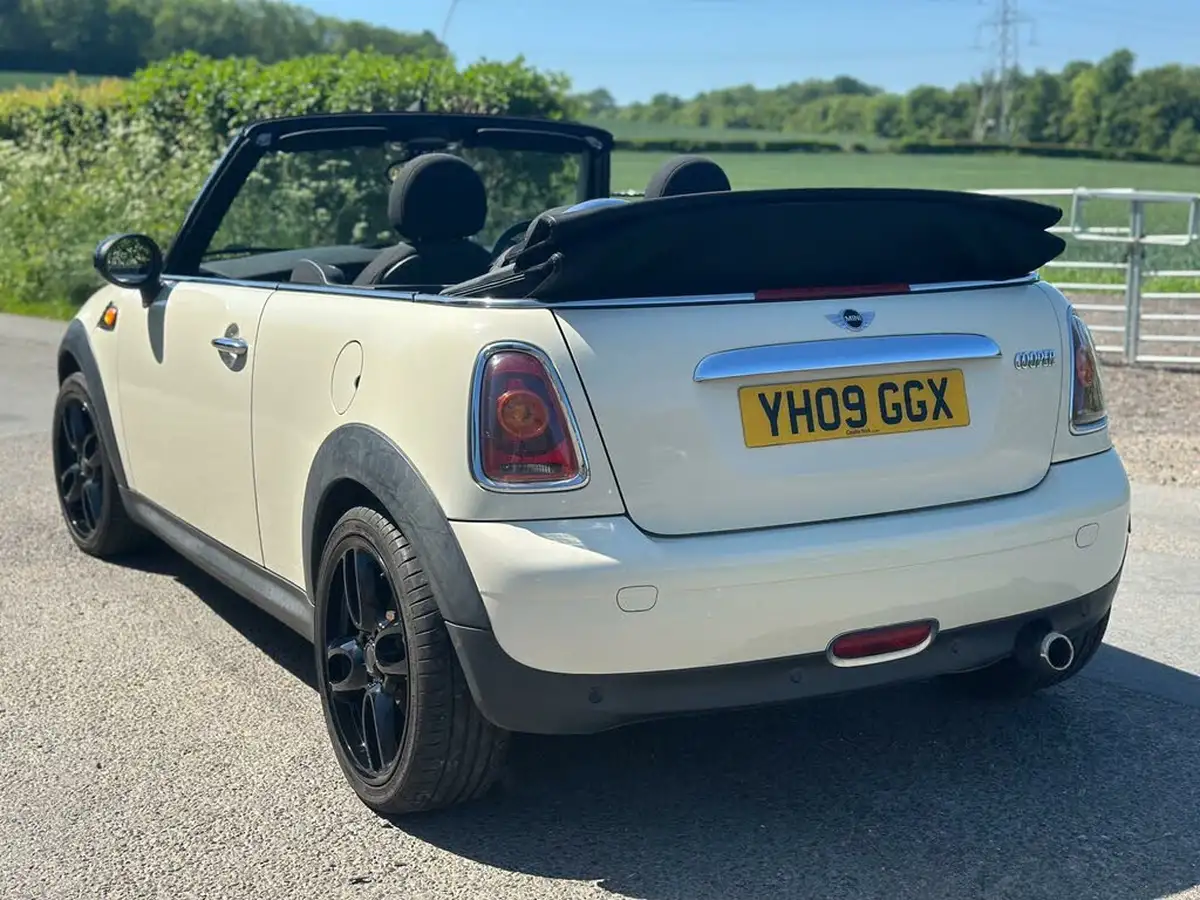 2009-mini-cooper-16-cooper-120bhp-convertible-2d-big-17