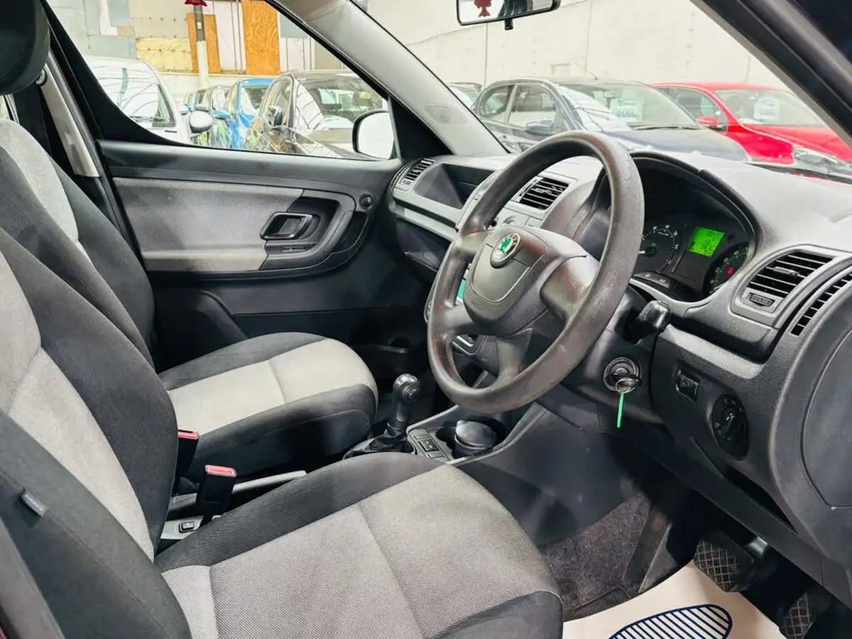 2011-skoda-roomster-12-s-1197cc-dsg-big-10