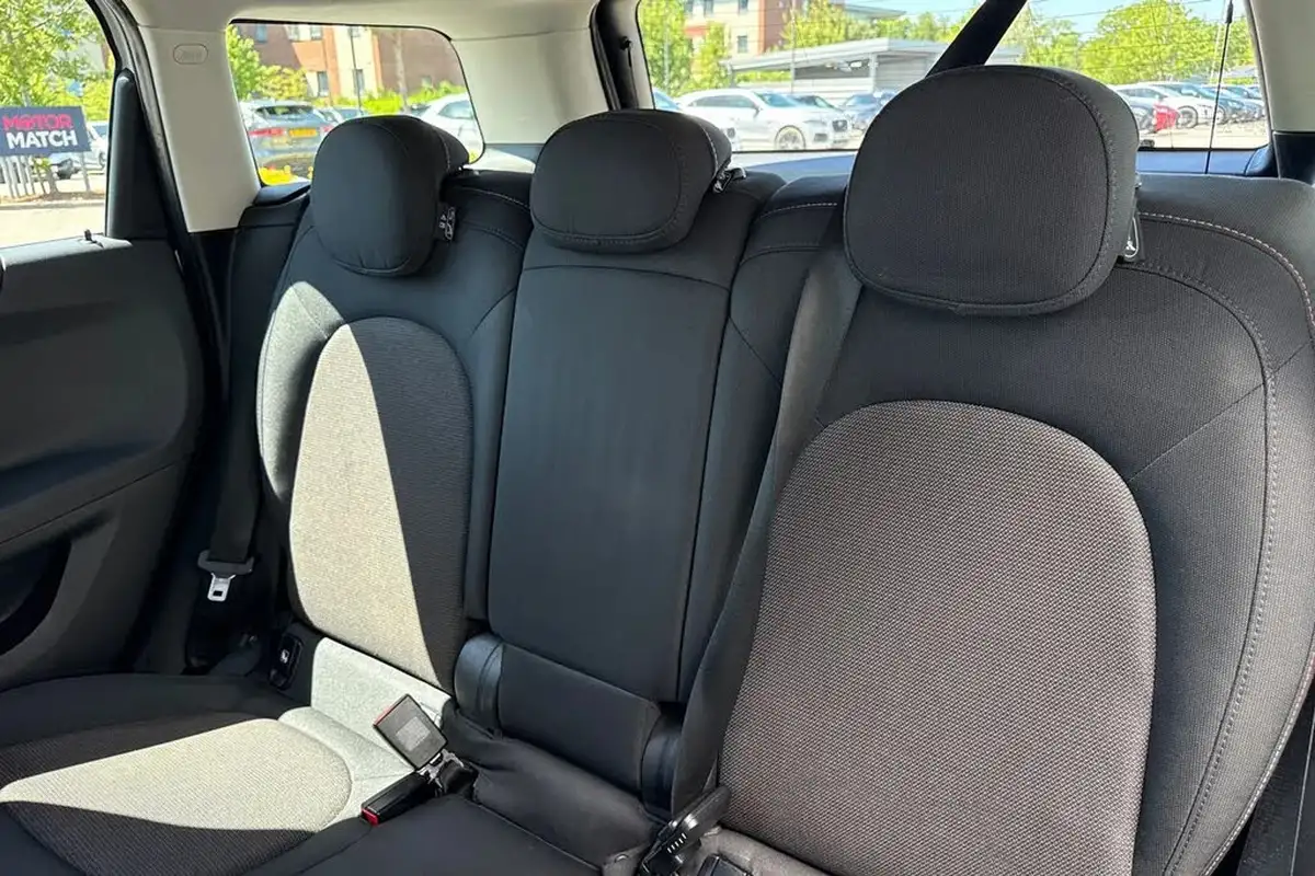 2019-mini-countryman-15-cooper-classic-big-18