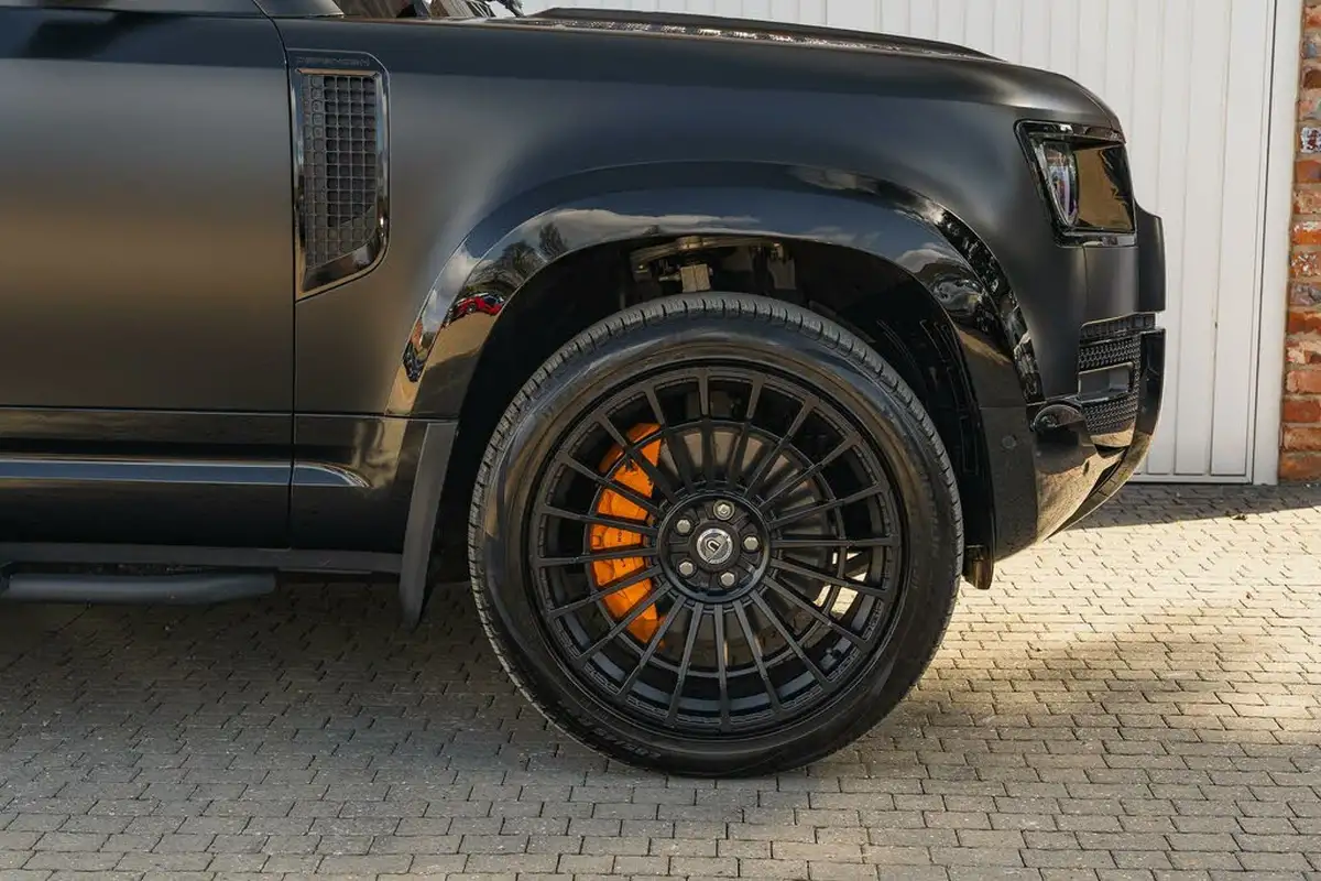 2023-land-rover-90-defender-big-27