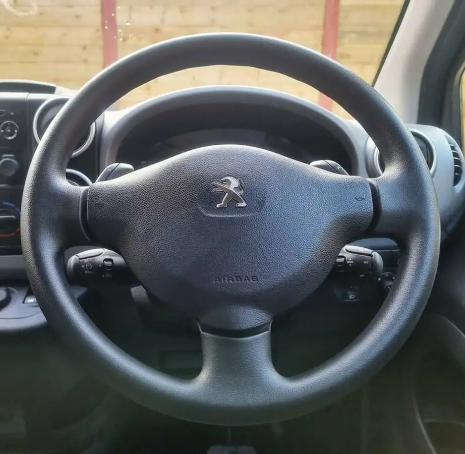 2018-peugeot-partner-big-21