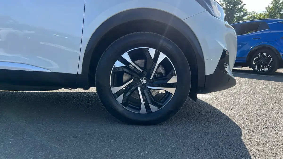 2022-peugeot-2008-suv-e-gt-big-16