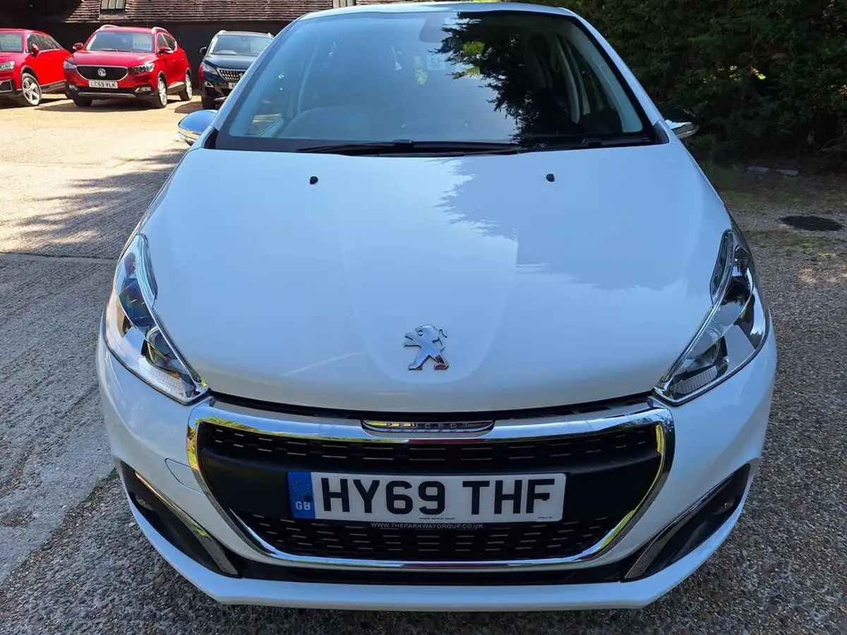 2019-peugeot-208-12-puretech-signature-big-1