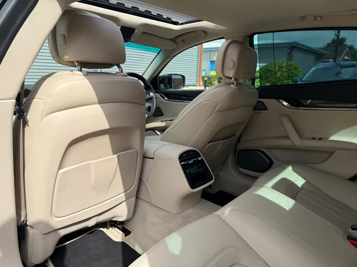 2015-maserati-quattroporte-38-gts-big-74