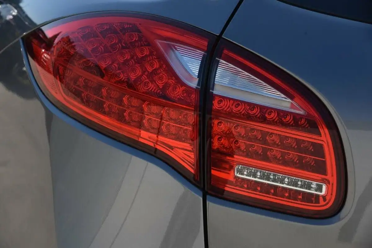 2014-porsche-cayenne-30td-platinum-edition-big-15