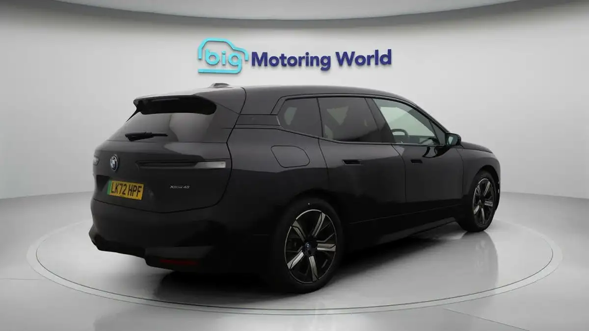 2022-bmw-ix-e-xdrive-40-m-sport-big-7