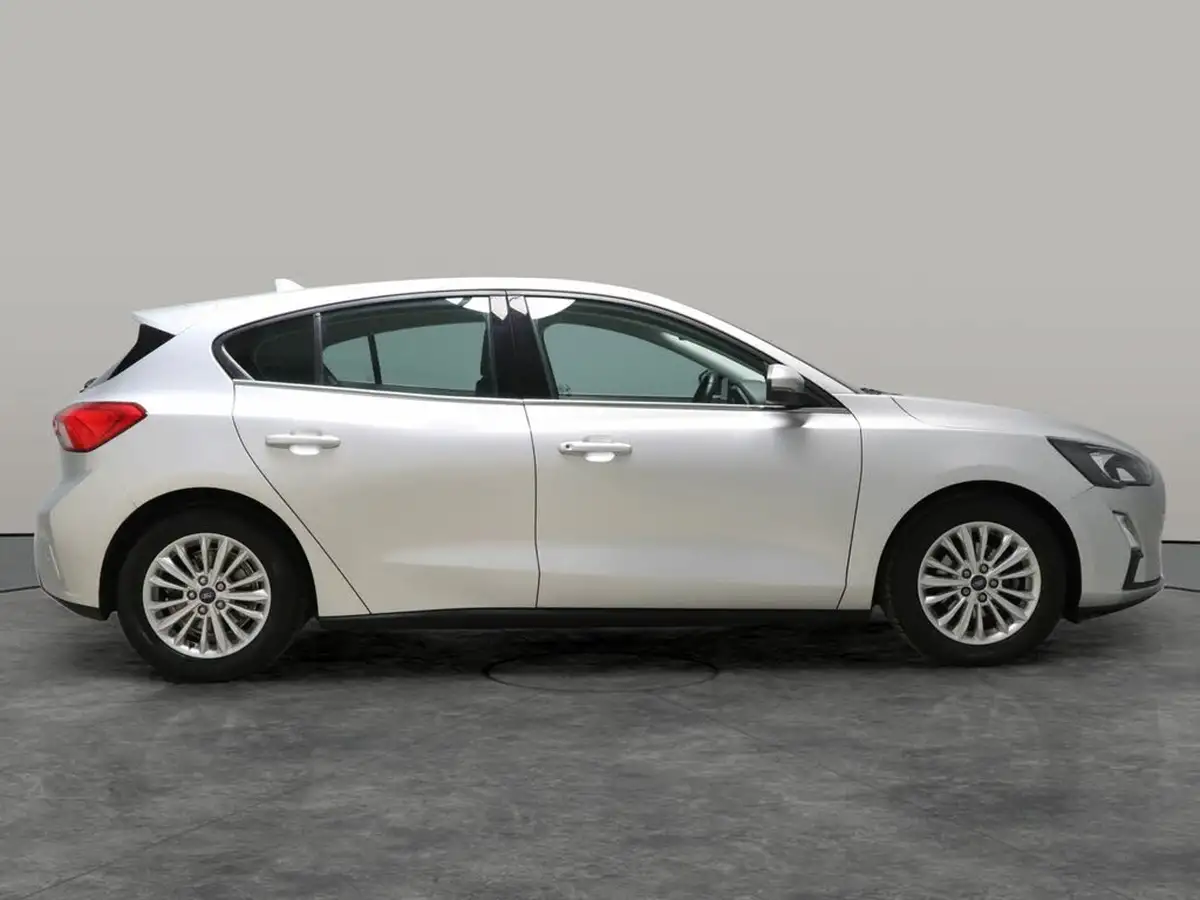2021-ford-focus-15-titanium-edition-hatchback-big-8