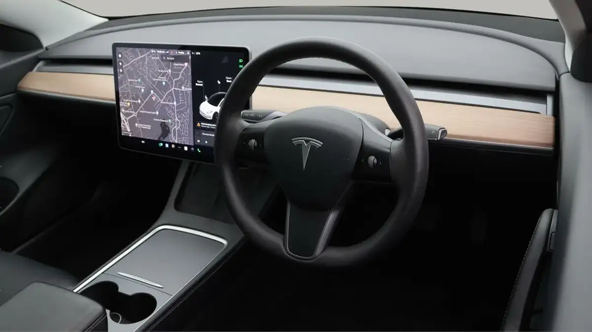 2020-tesla-model-3-e-long-range-big-9
