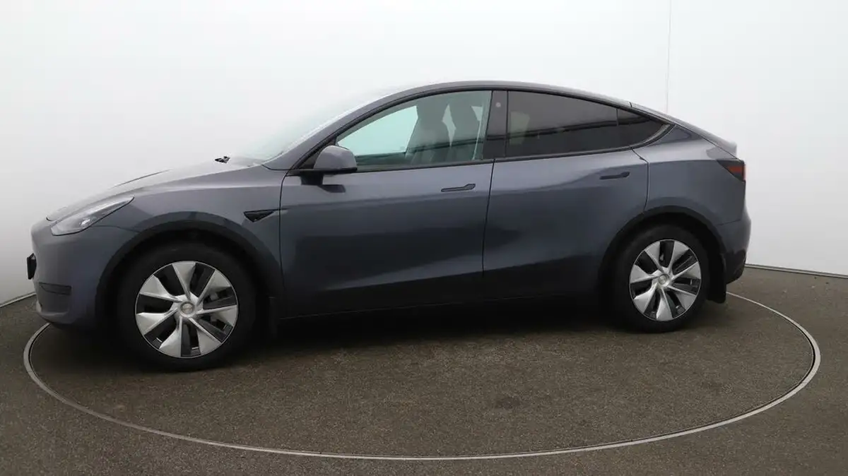 2023-tesla-model-y-e-rwd-big-57