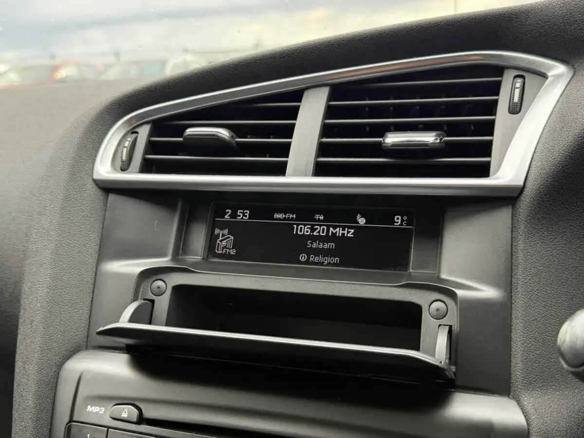 2015-citroen-c4-16td-vtr-big-44