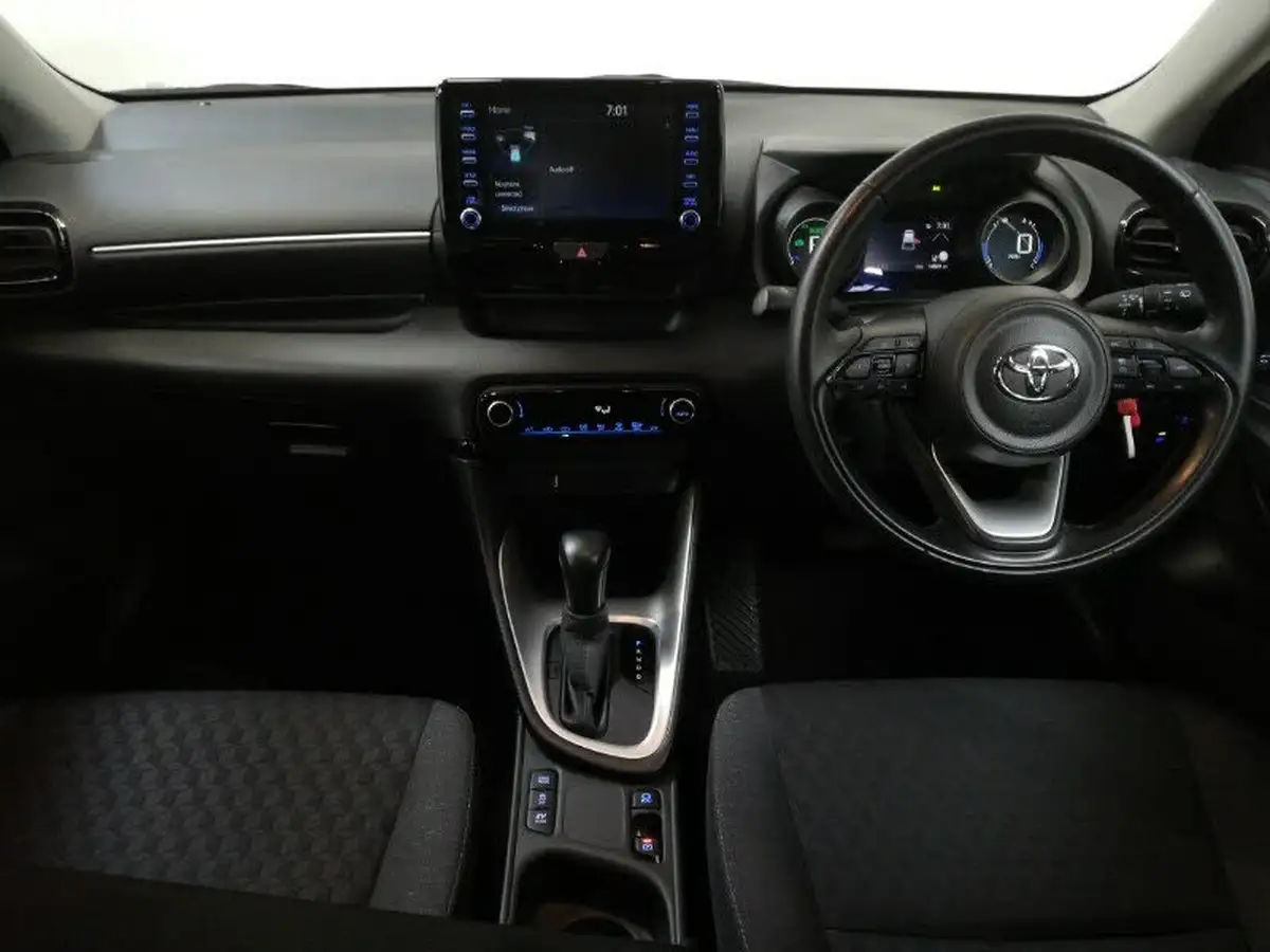 2021-toyota-yaris-15-vvt-i-design-big-2