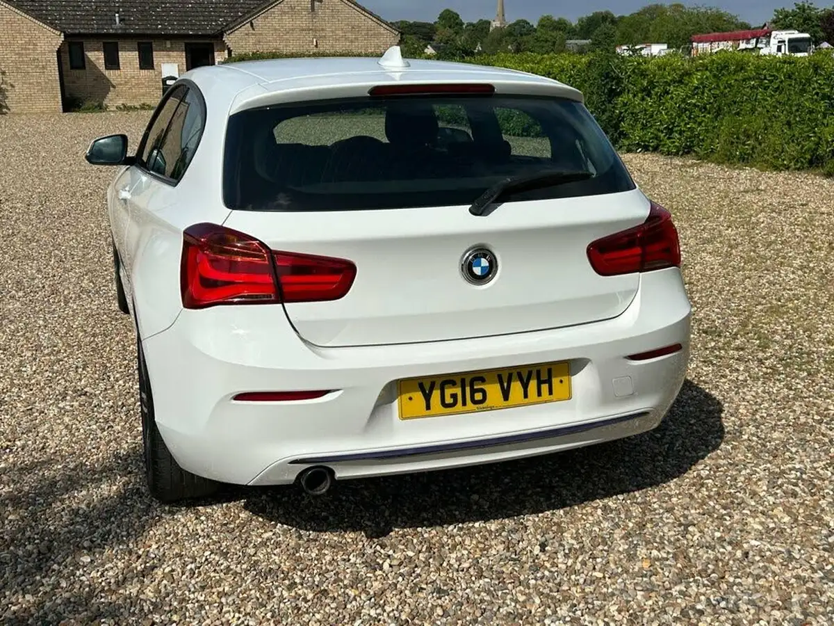2016-bmw-1-series-15td-116d-sport-3d-big-12