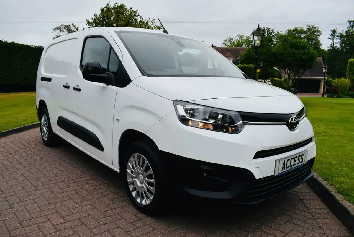 2022-toyota-proace-city-15d-icon-l2-big-6
