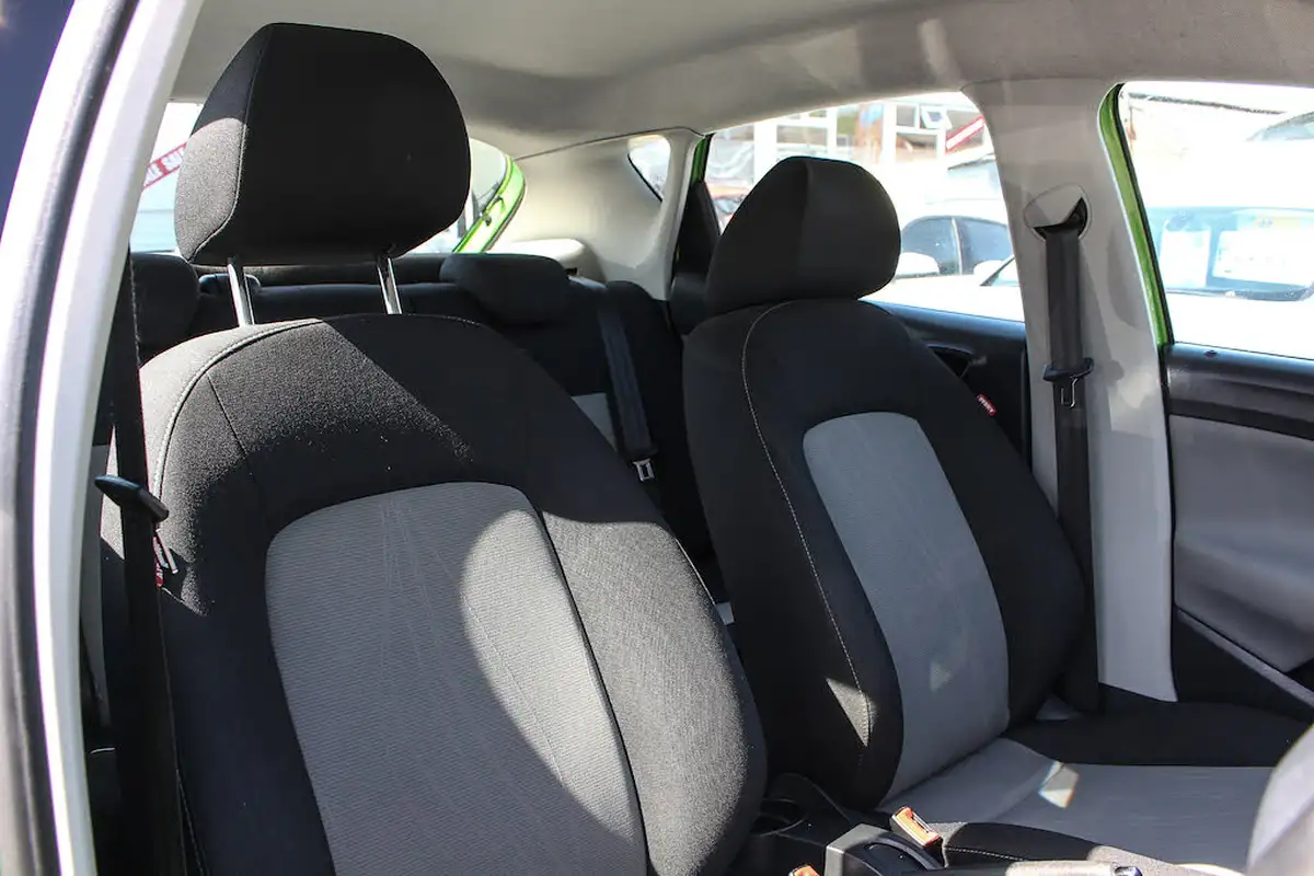 2015-seat-ibiza-14-toca-hatchback-5d-big-15