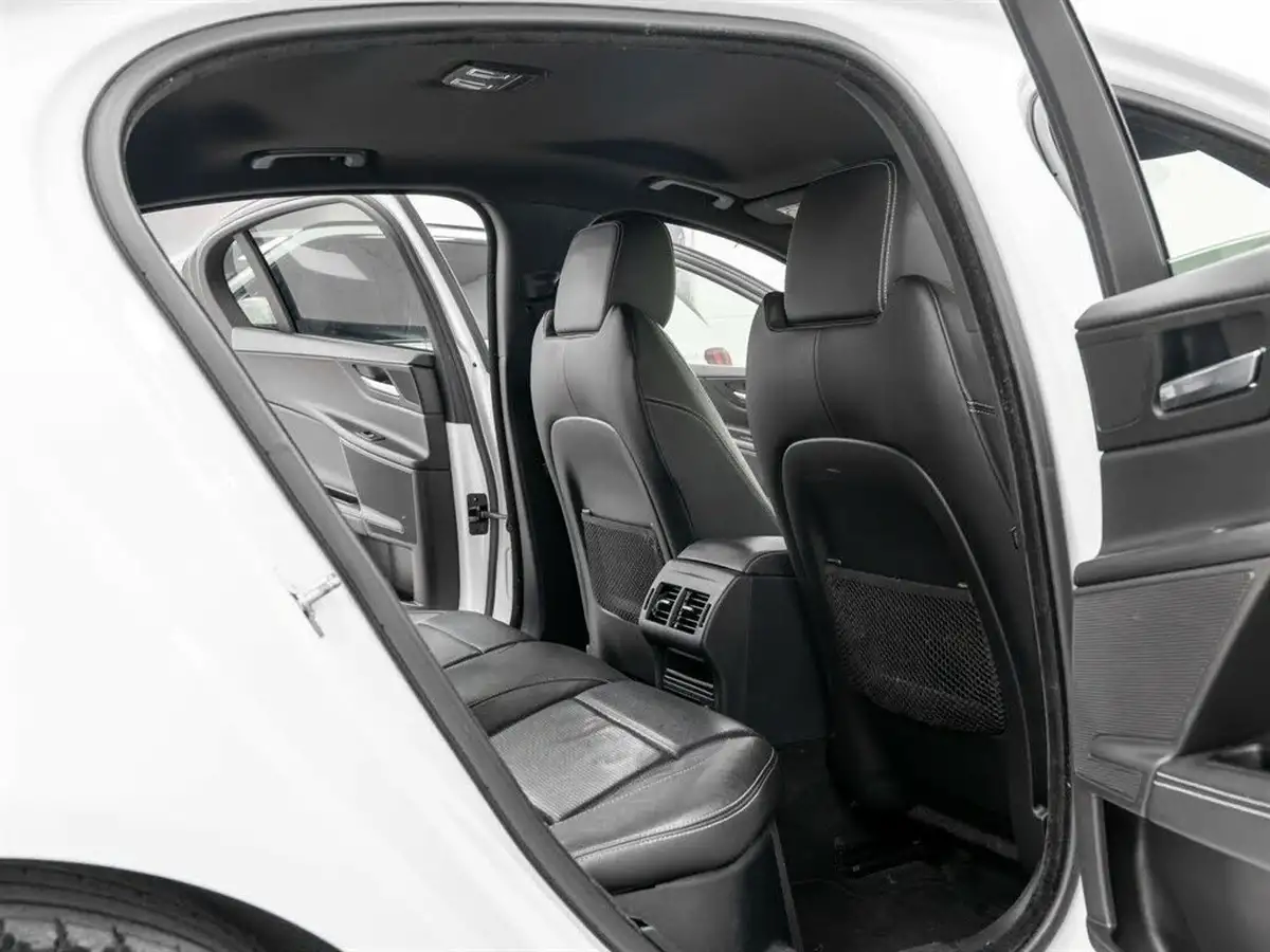 2017-jaguar-xe-20d-r-sport-180ps-1999cc-big-21