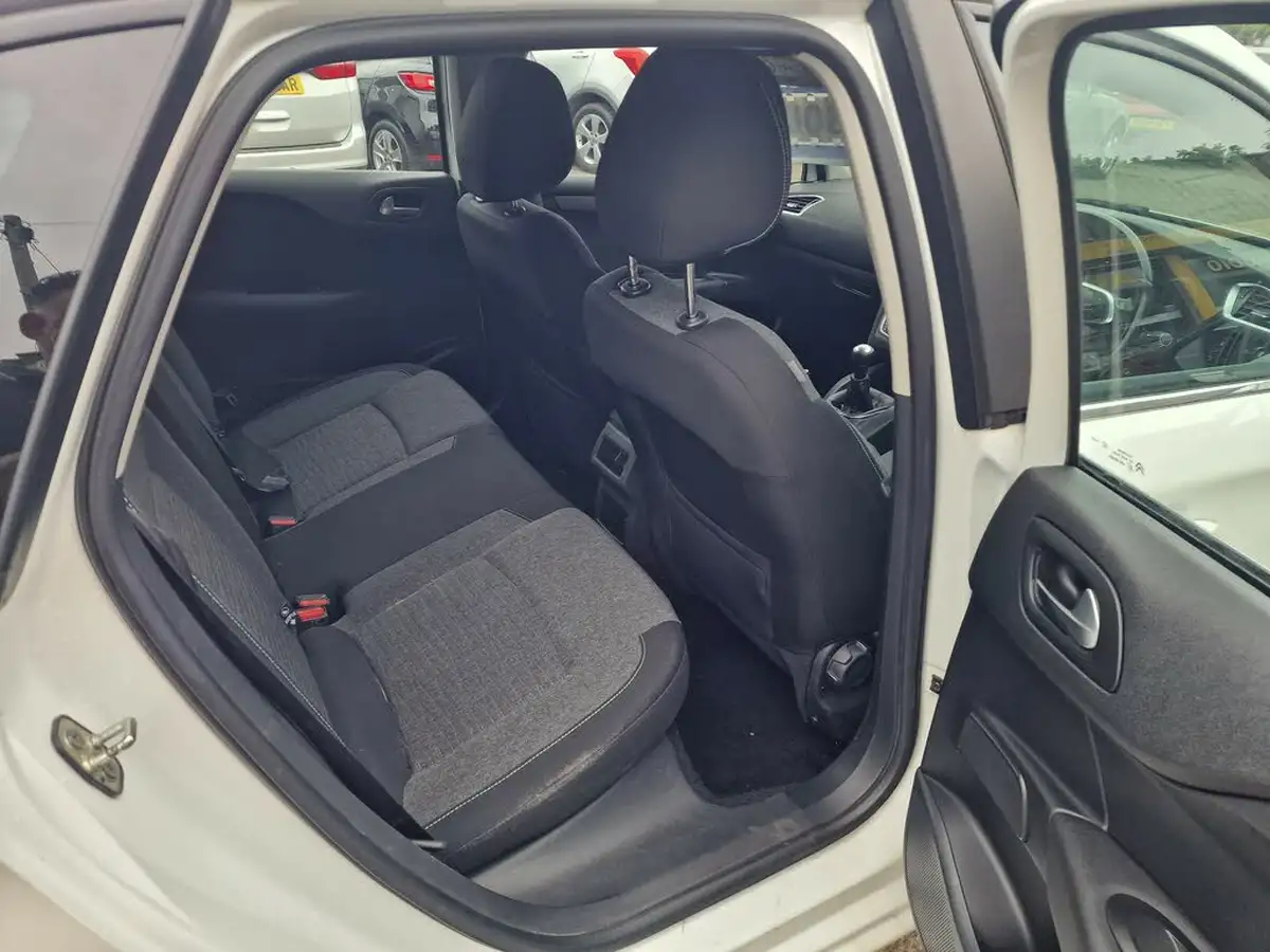 2016-citroen-c4-16bluehdi-flair-100ps-big-9