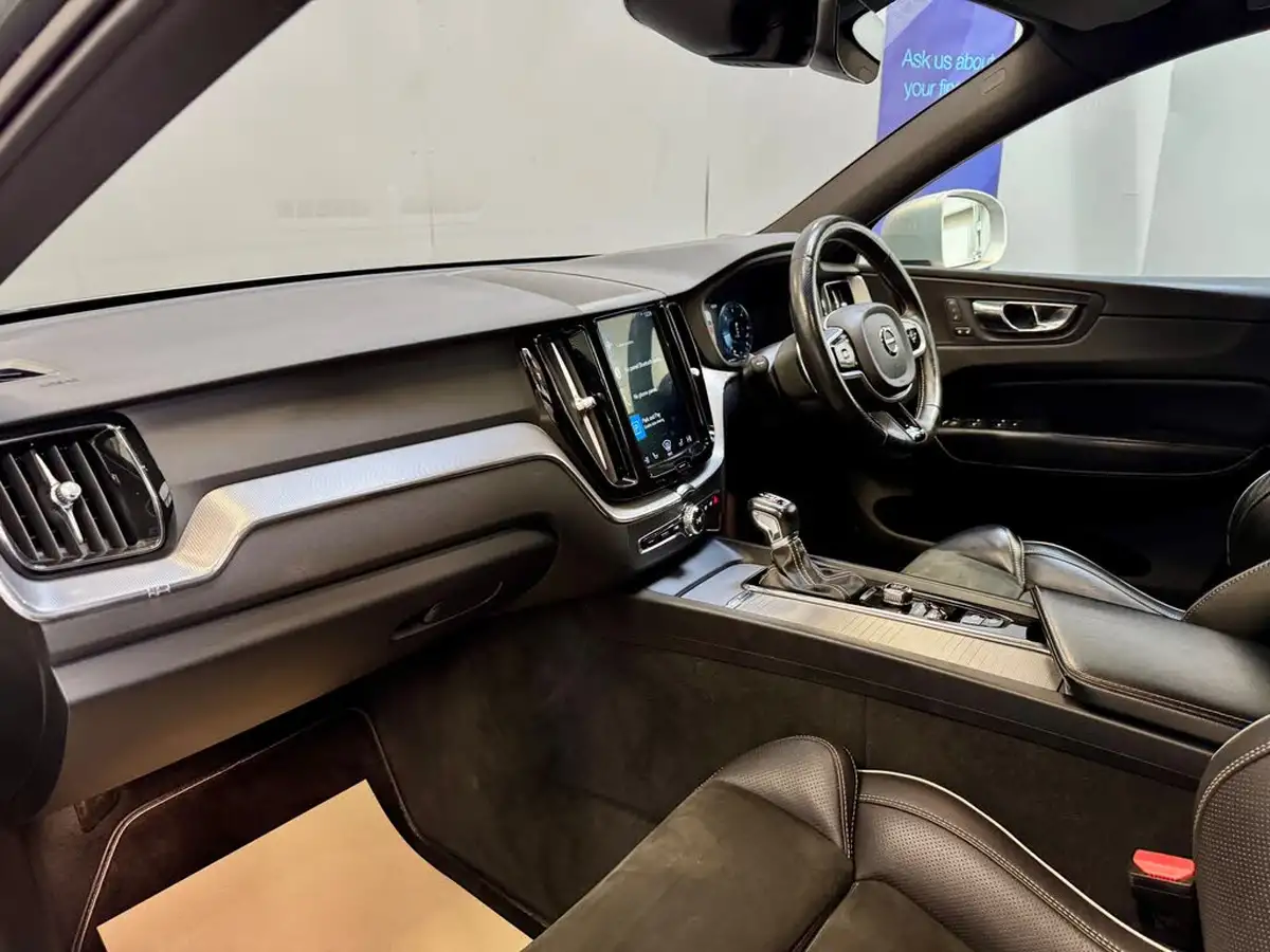 2018-volvo-xc60-20td-d5-r-design-powerpulse-4x4-big-14