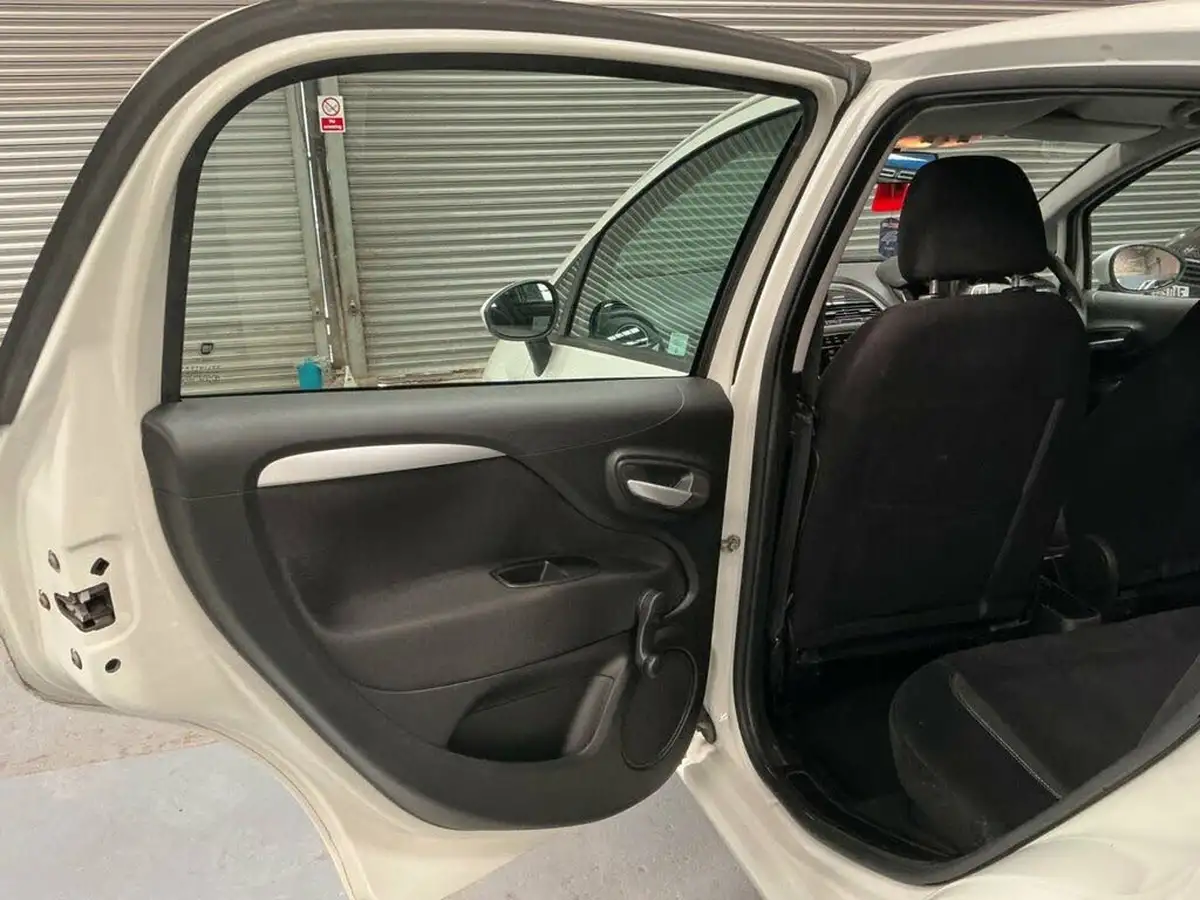 2013-fiat-punto-12-easy-no-ss-5d-big-26