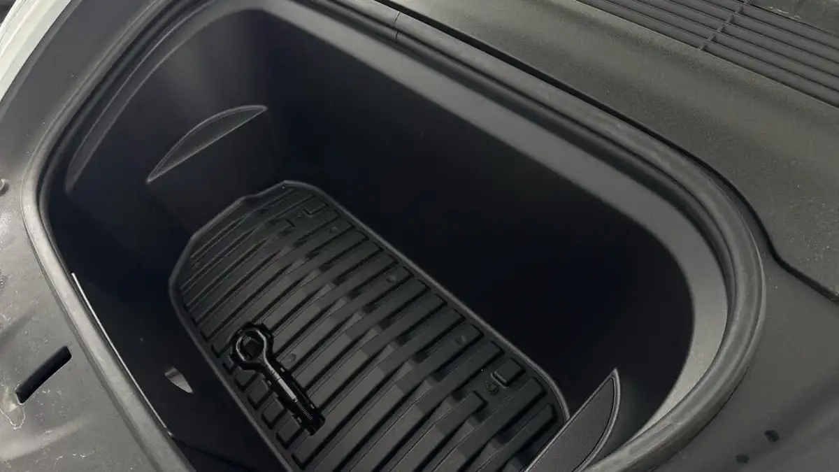 2023-tesla-model-y-e-rwd-big-30