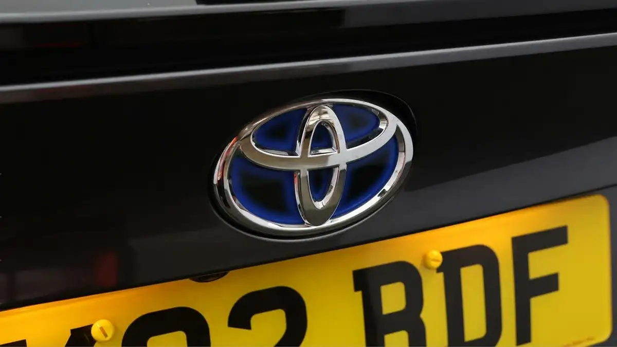 2022-toyota-c-hr-18-vvt-i-icon-big-20