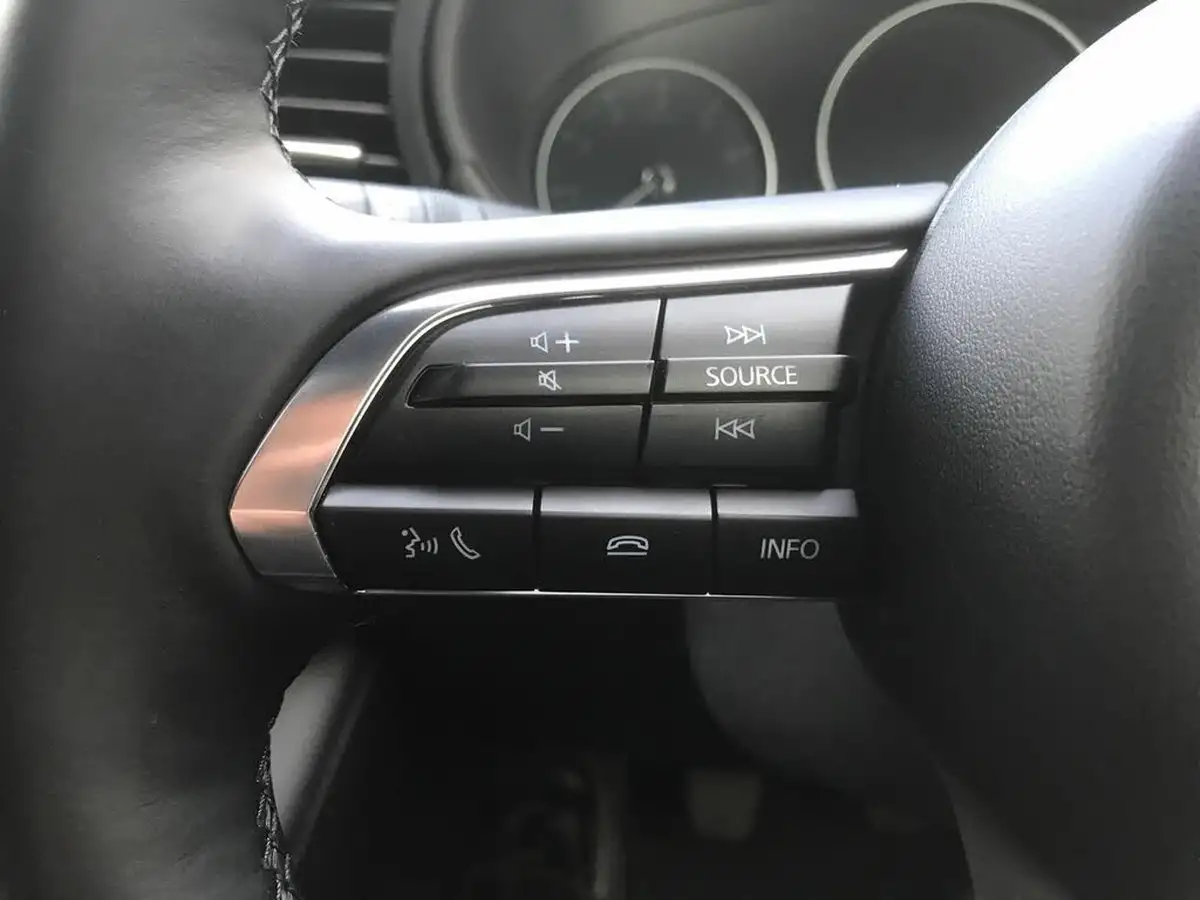 2025-mazda-mazda3-20-e-skyactiv-x-takumi-big-15
