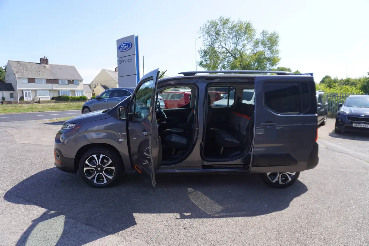 2023-citroen-berlingo-e-flair-xtr-m-size-big-17