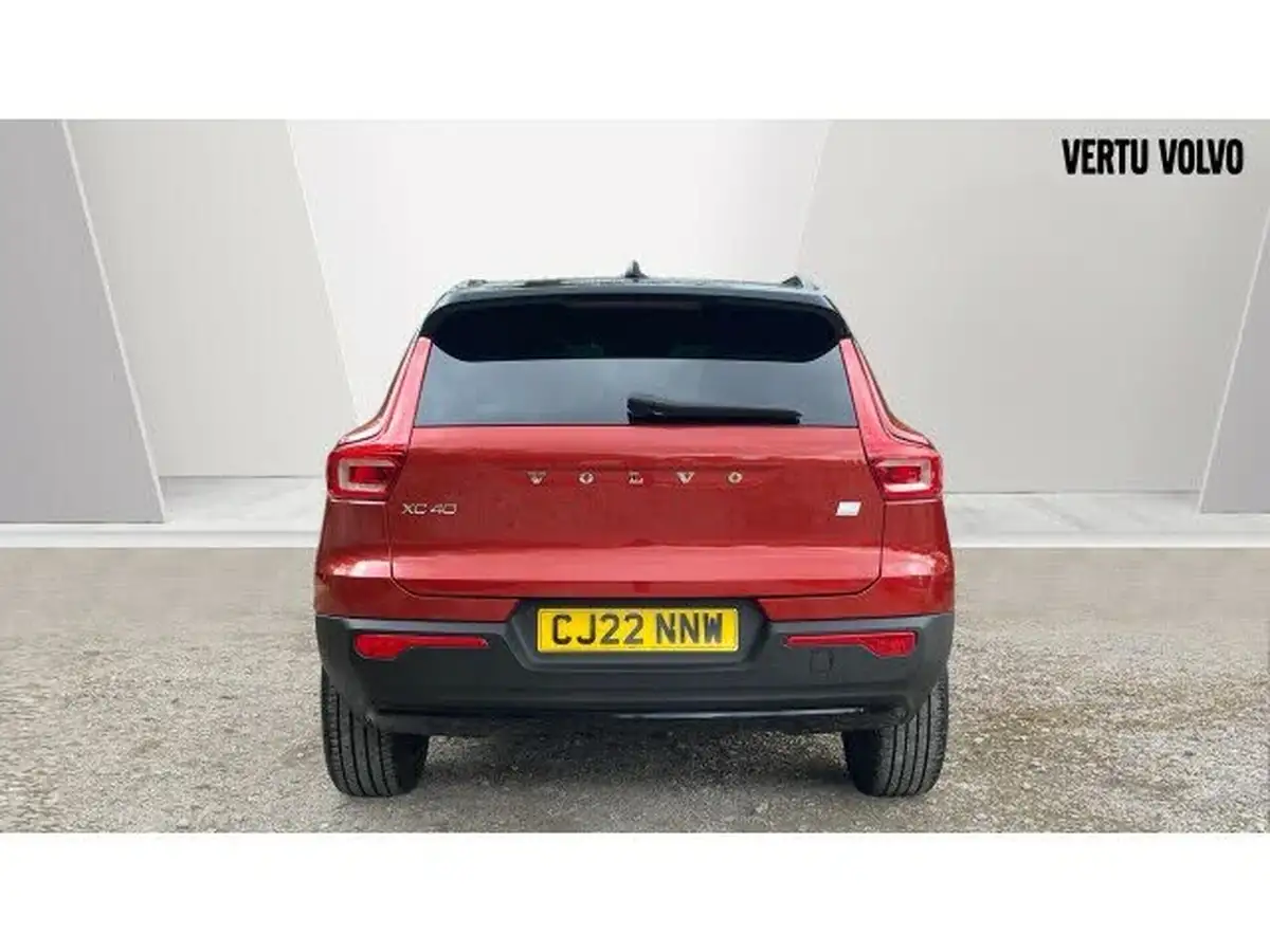 2022-volvo-xc40-15-t4-r-design-big-12