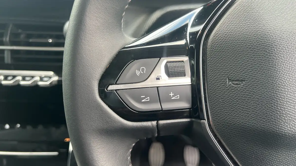 2022-peugeot-208-12-puretech-allure-premium-100bhp-big-22