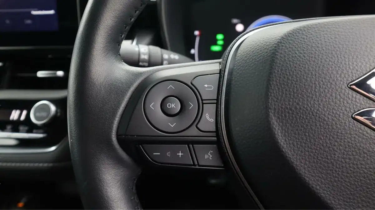 2023-suzuki-swace-18-motion-big-26