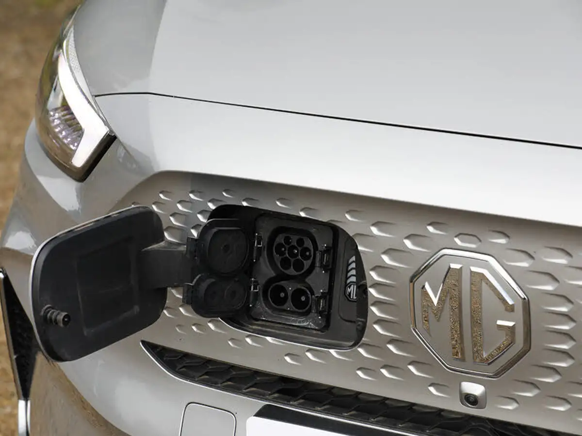 2025-mg-zs-suv-e-trophy-connect-ev-176ps-big-15