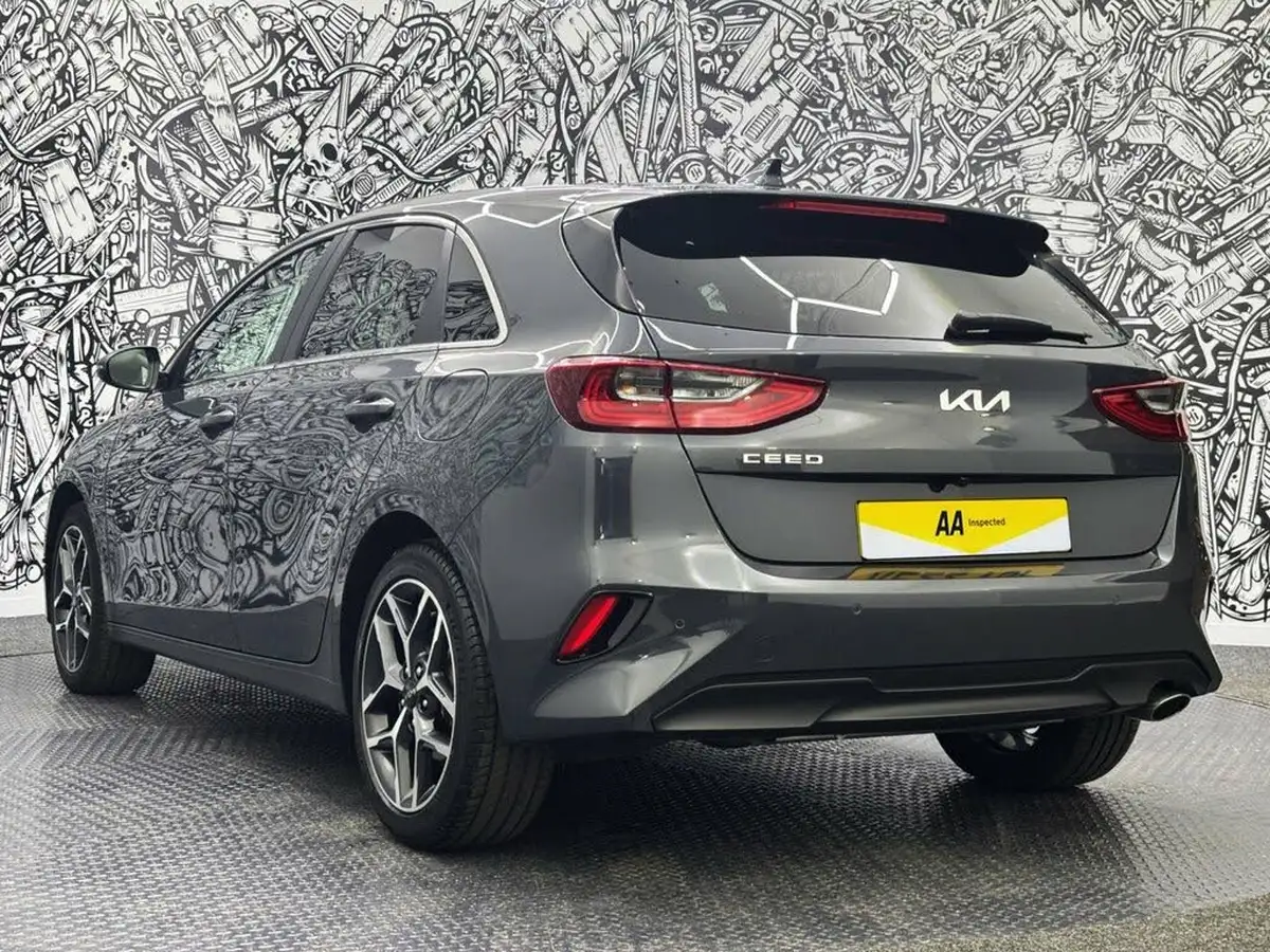 2022-kia-ceed-15-t-gdi-3-hatchback-big-8