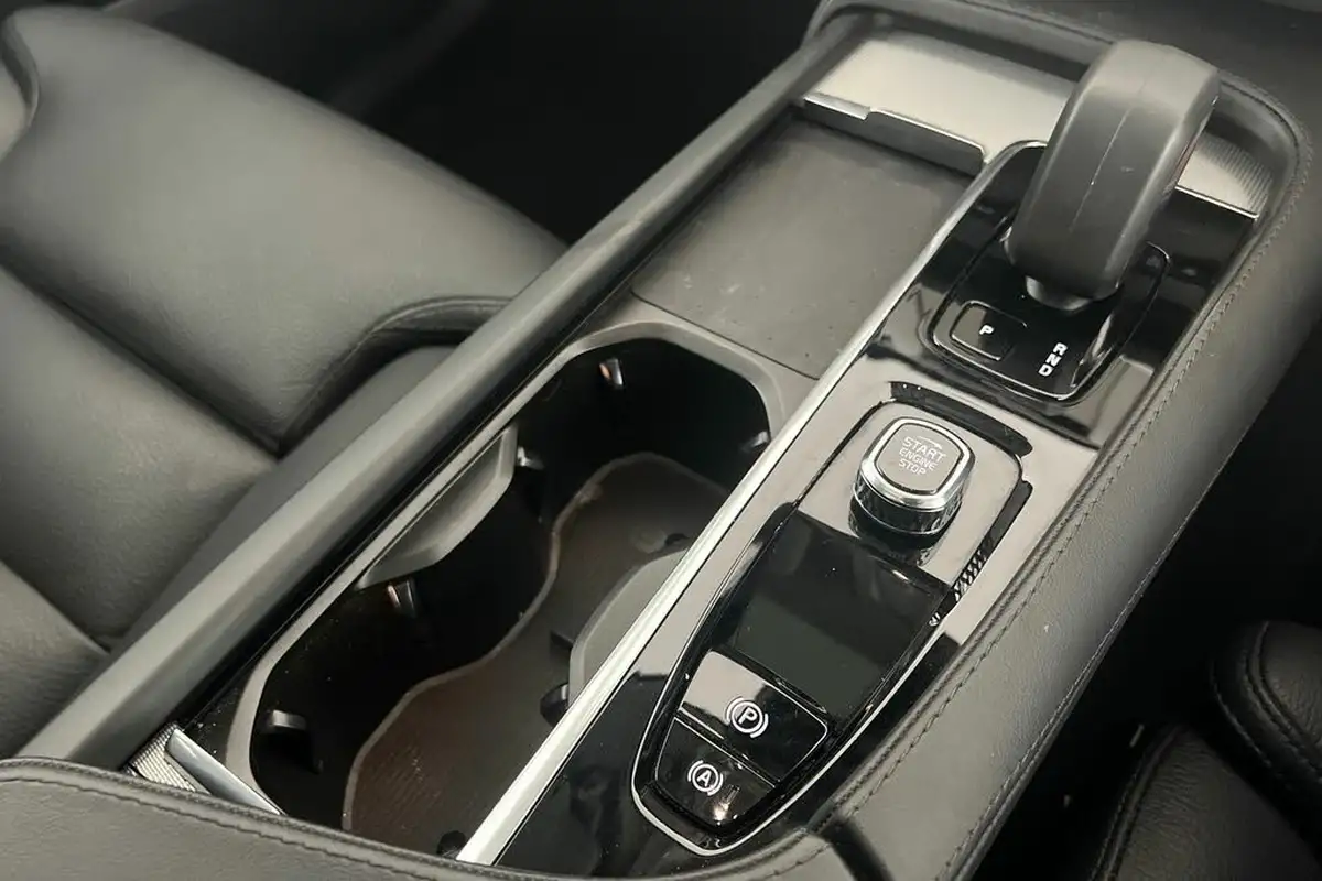 2024-volvo-xc90-20-t8-plus-big-12