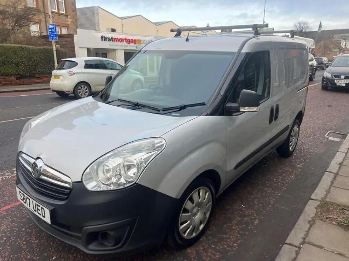 2017-vauxhall-combo-13cdti-2300-95pseu6-l1h1-5-seats-crew-big-0